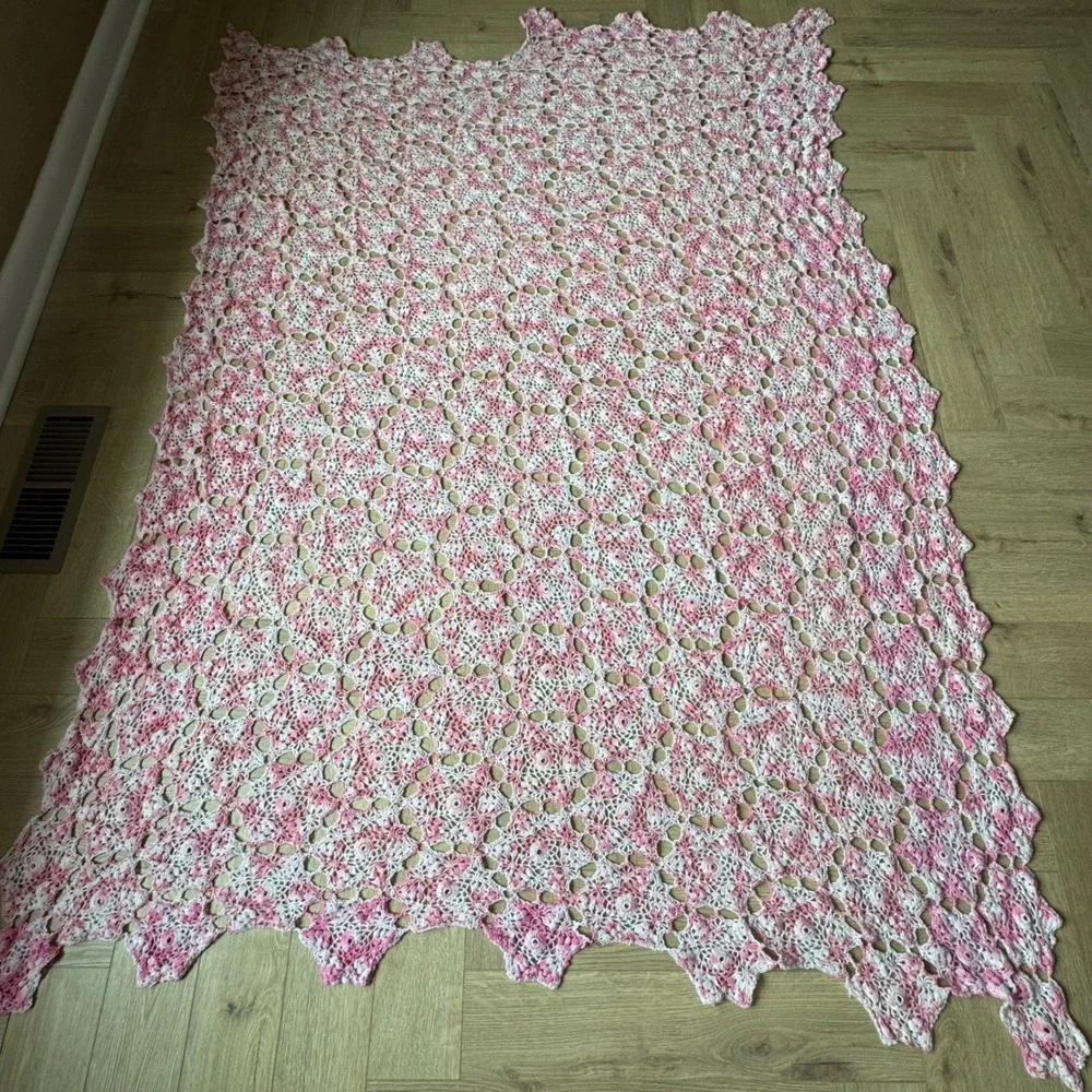 Vintage Crochet Bedspread Coverlet Pink Floral Lace 91